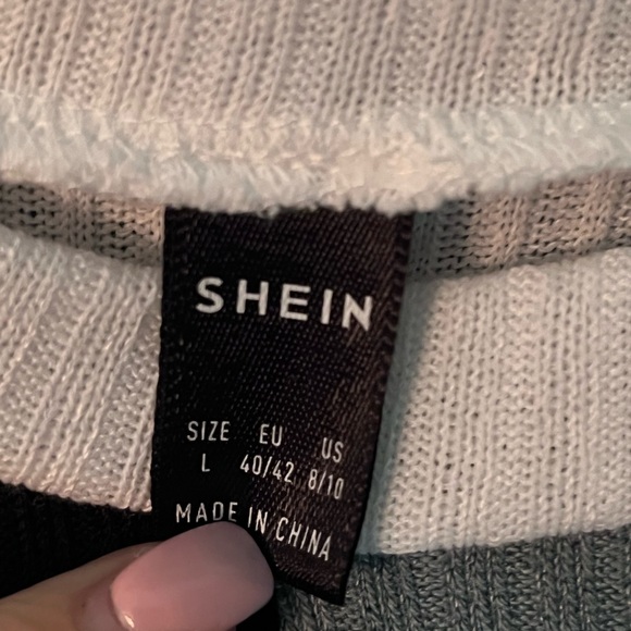 Color Block Top - Picture 2 of 3